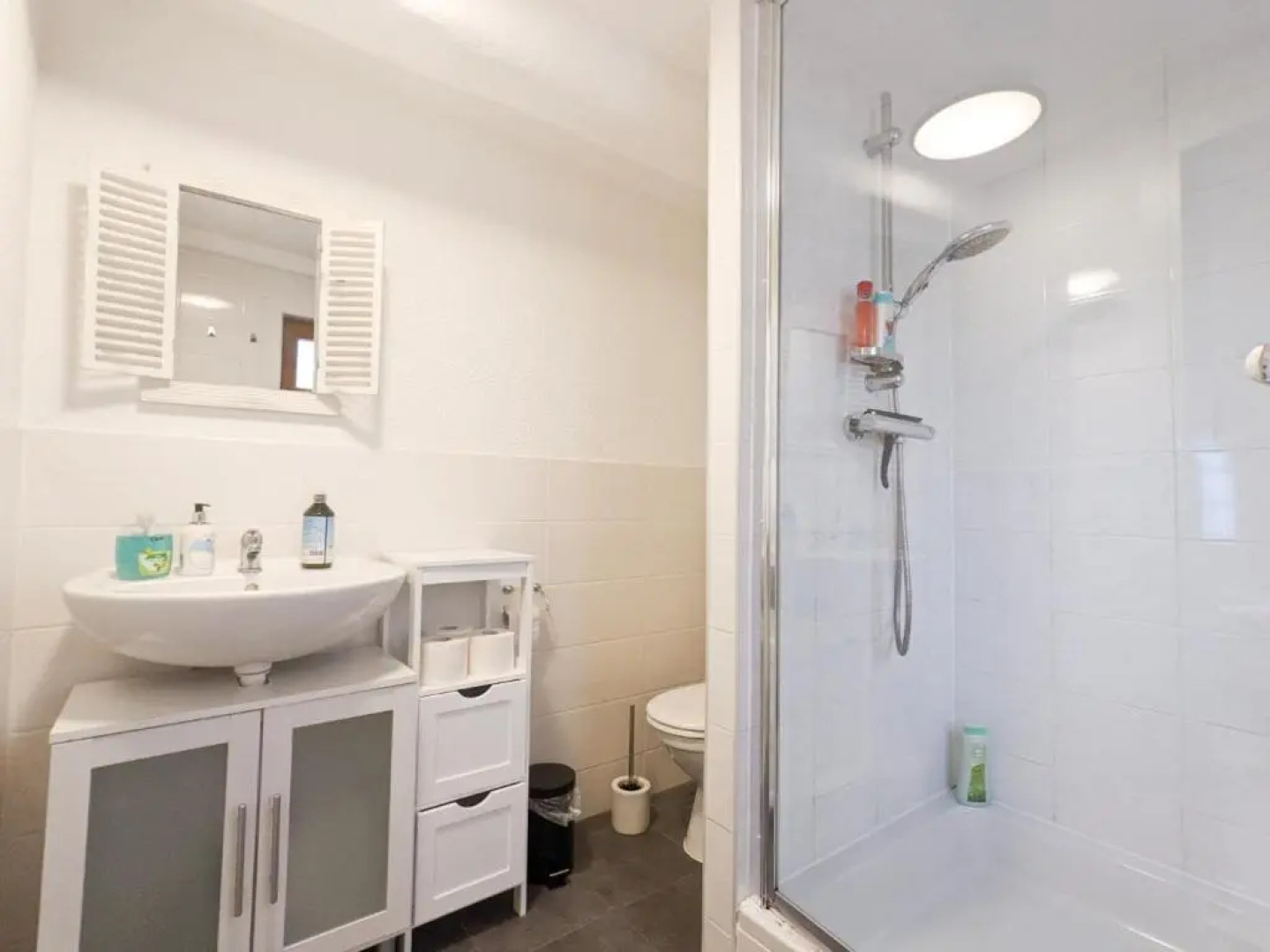 Idyllische Erholung - Sauna, Garten, Pool & Fluss - Zi1