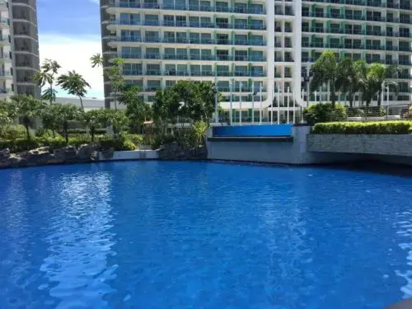 Cozy 1BR w/ Balcony at AZURE