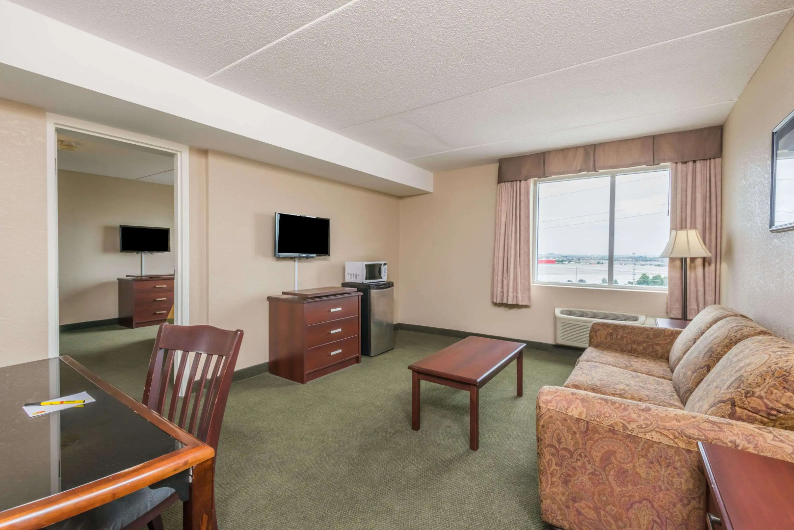 Super 8 by Wyndham Mississauga