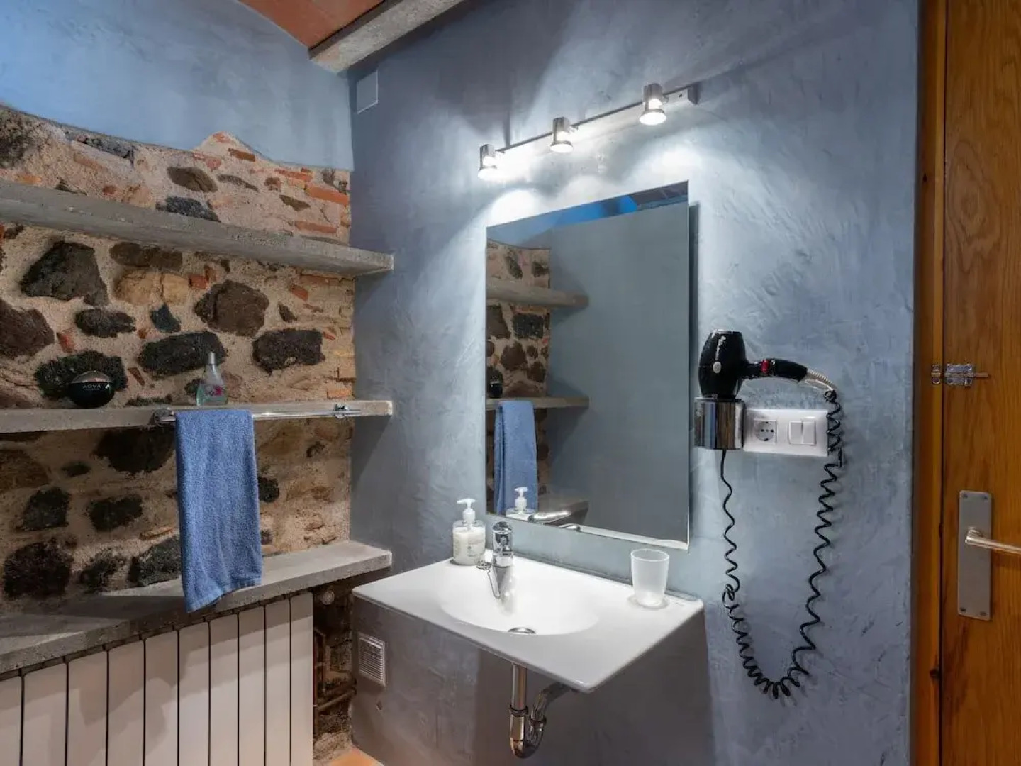 Vibranr Holiday Home in Aiguaviva With Swimming Pool