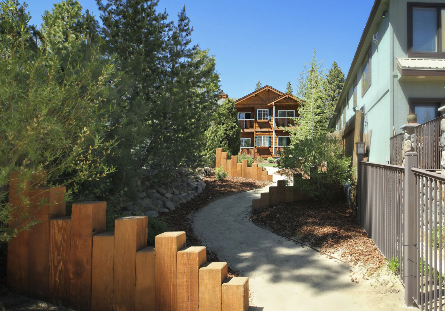 Red Wolf Lakeside Lodge