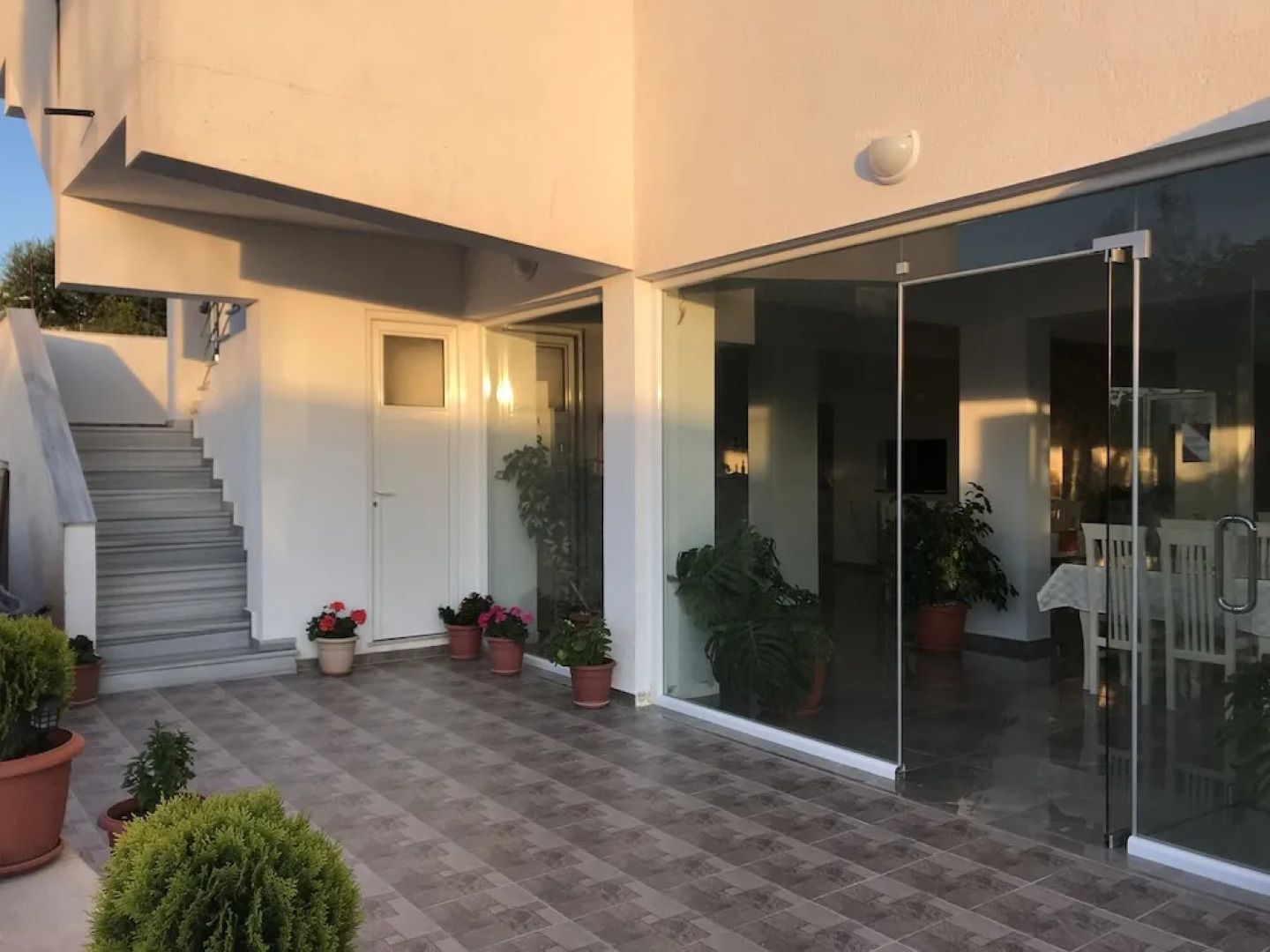 Aleksander Apartments