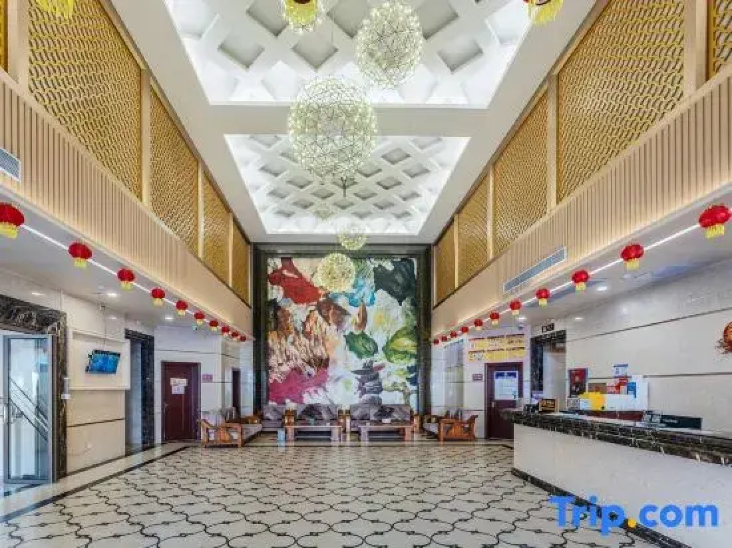 Ruixiang Hotel (Wuchuan New World Plaza Branch)