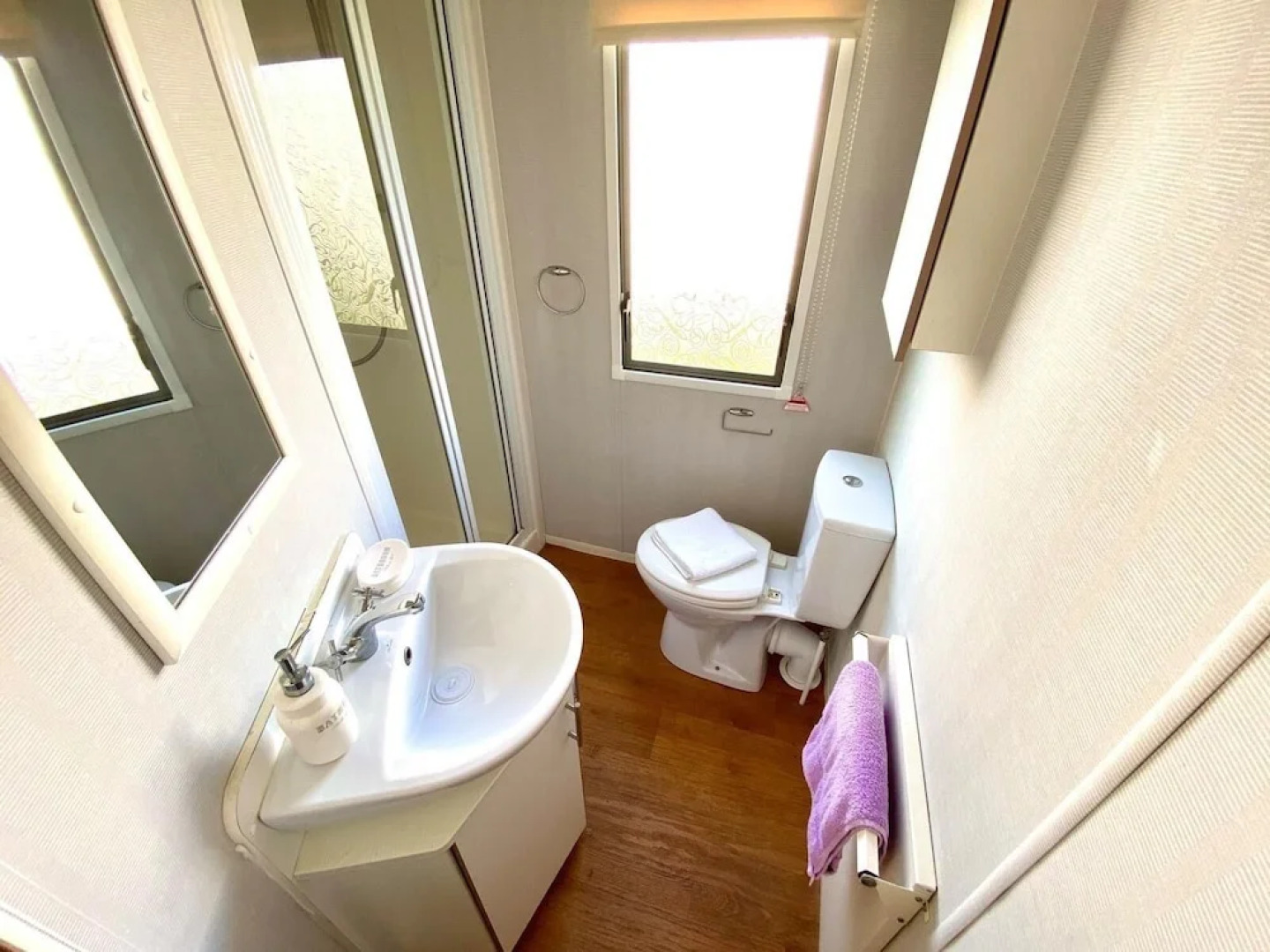 Stunning 3-bed Caravan in Clacton-on-sea