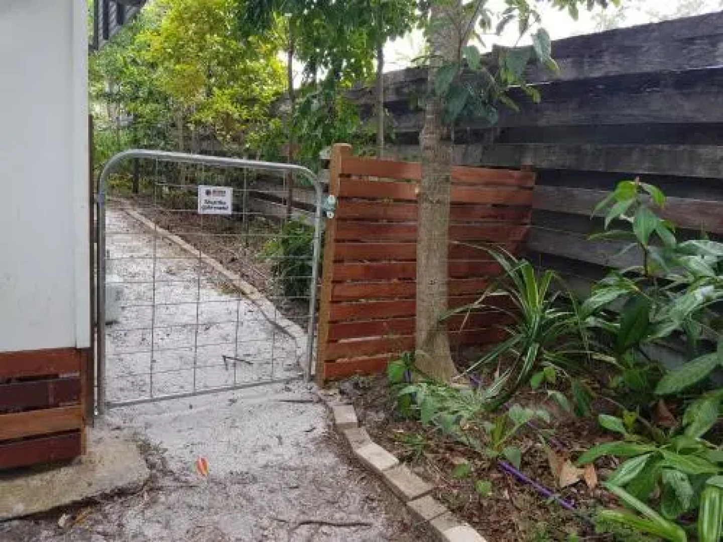 10 Double Island Drive Modern Family Home Centrally Located Swimming Pool & Outdoor Area