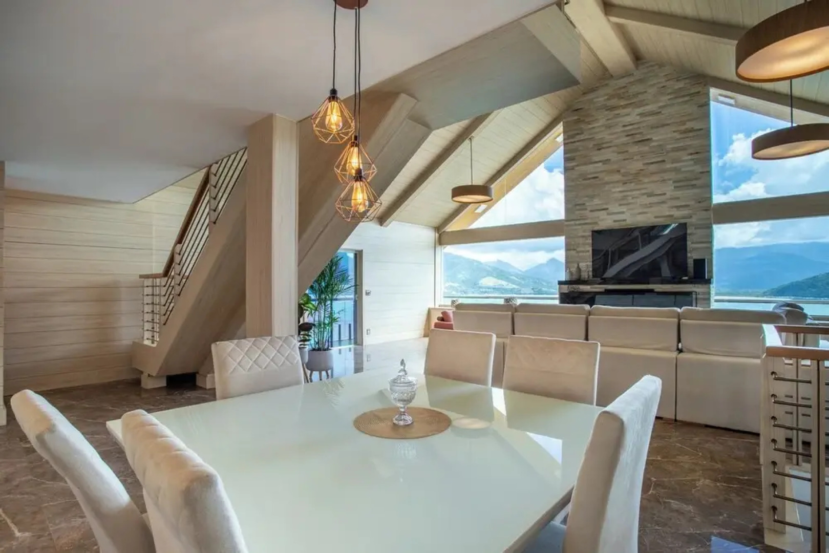 Casa com Piscina Churrasqueira e Vista