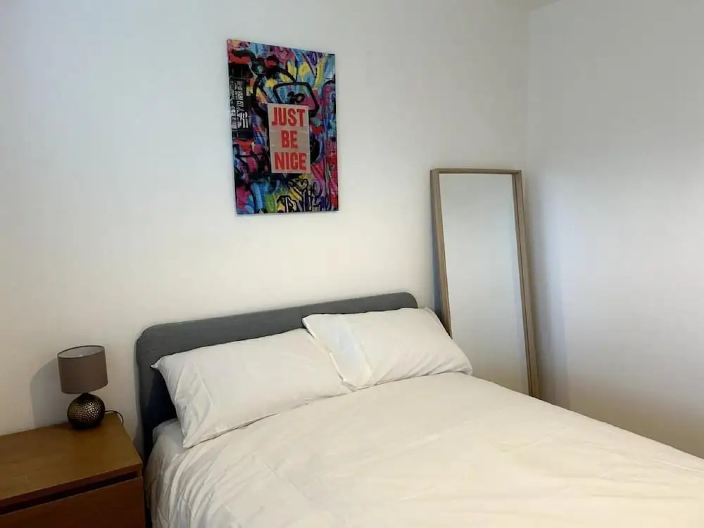 Essex 2 Bed Flat Near Station With Free Parking