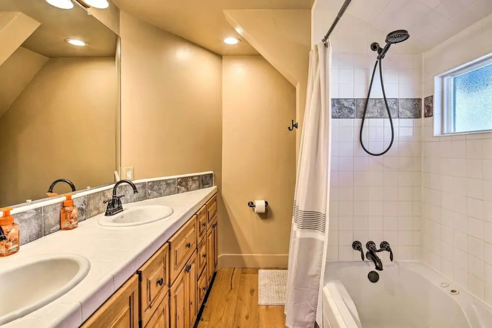 Lake Arrowhead Cabin w/ Balcony, Near Trails