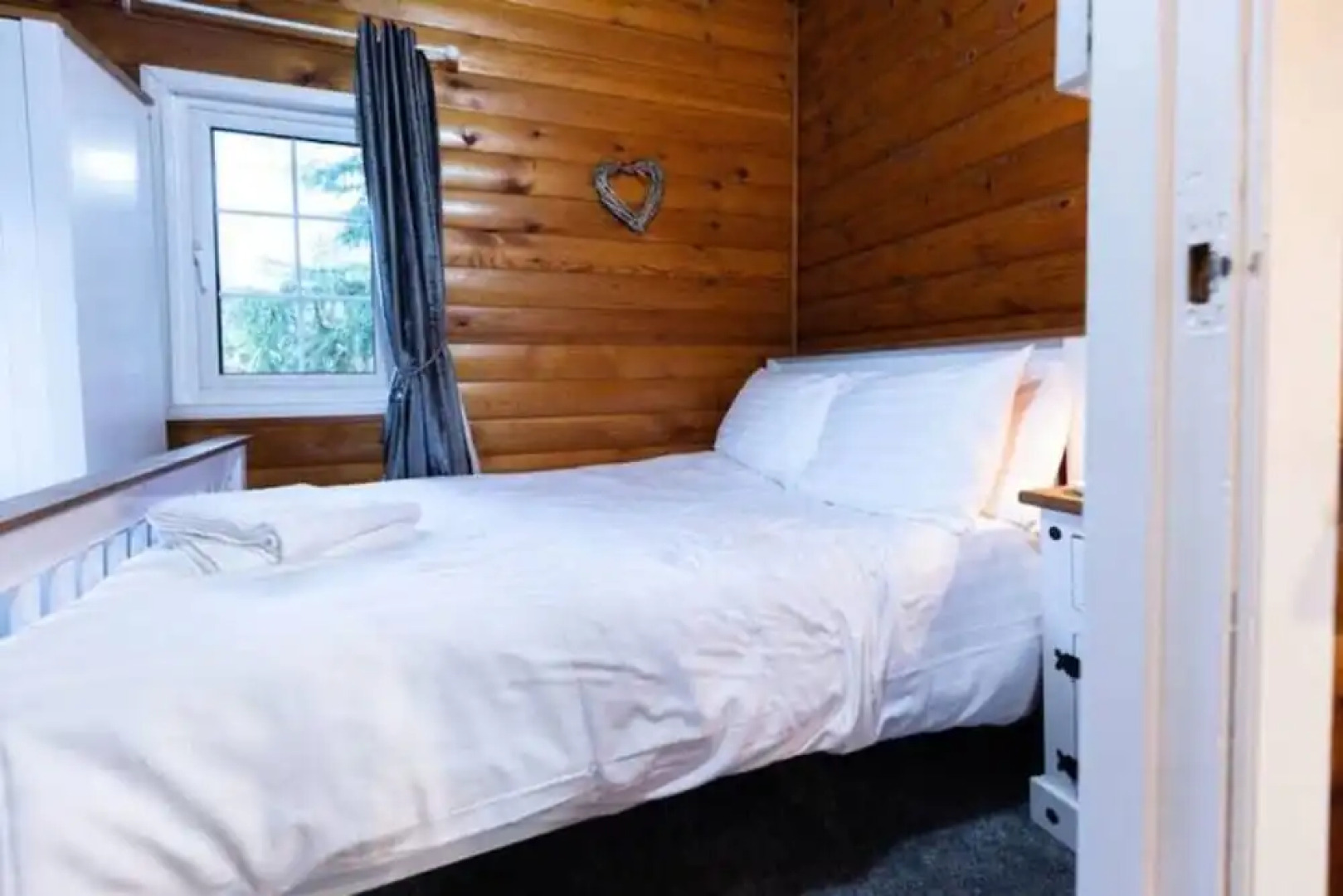 Mountain View 2 Bed Log Cabin