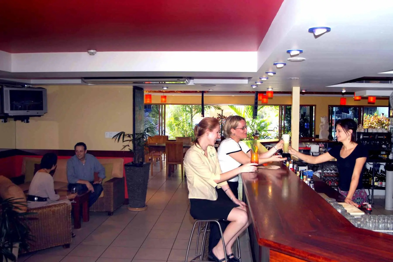 Bay Village Tropical Retreat & Apartments