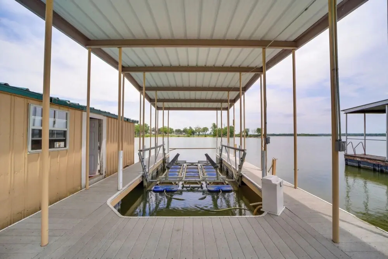 2 Boat Docks: Grand Lake Waterfront Home