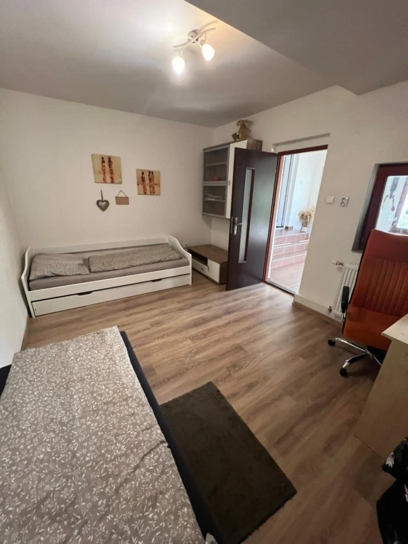 Priestranný dom v tichej časti mesta Levice.