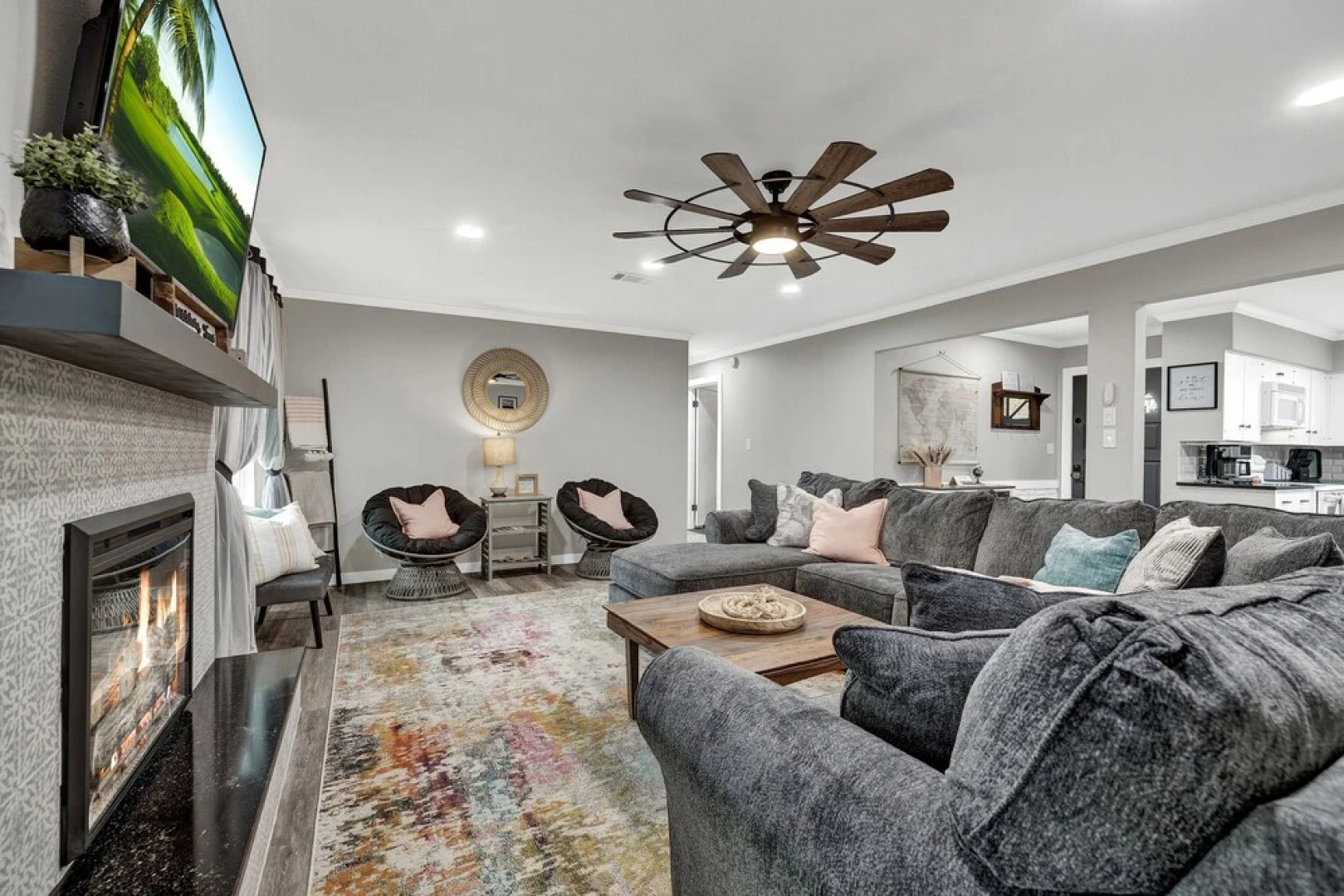 Charming Oasis Hot Tub & Fire Pit - 1mi to Dwntn