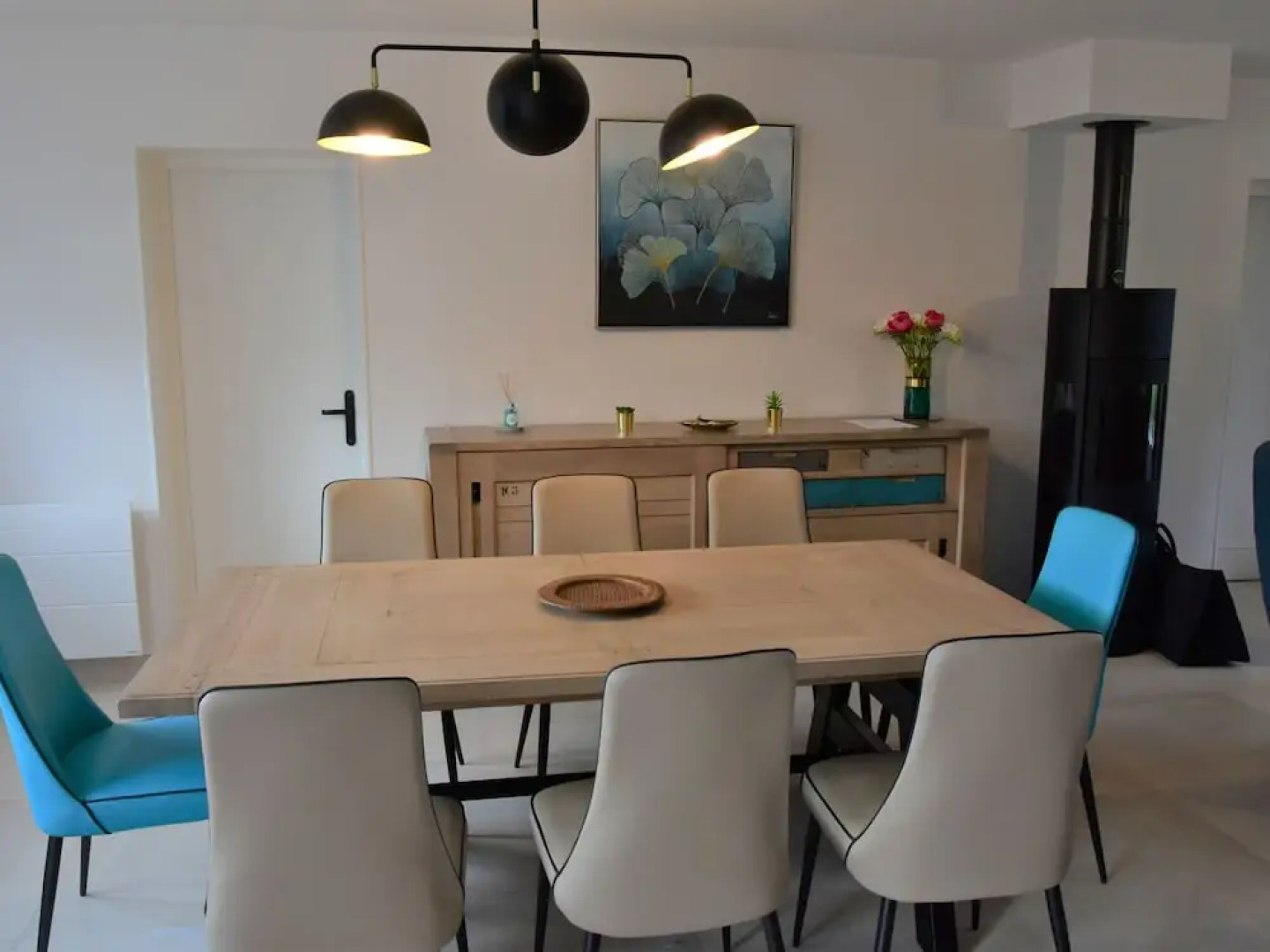 Beautiful Renovated Villa With a Private Swimming Pool and View ont the Sea!