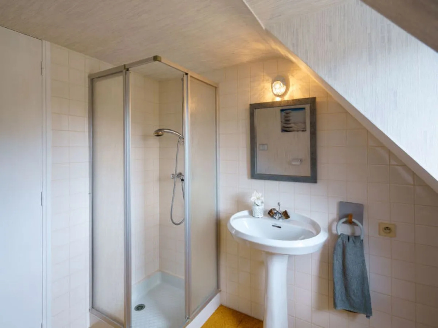 Les Volets Rouges (PEU101)