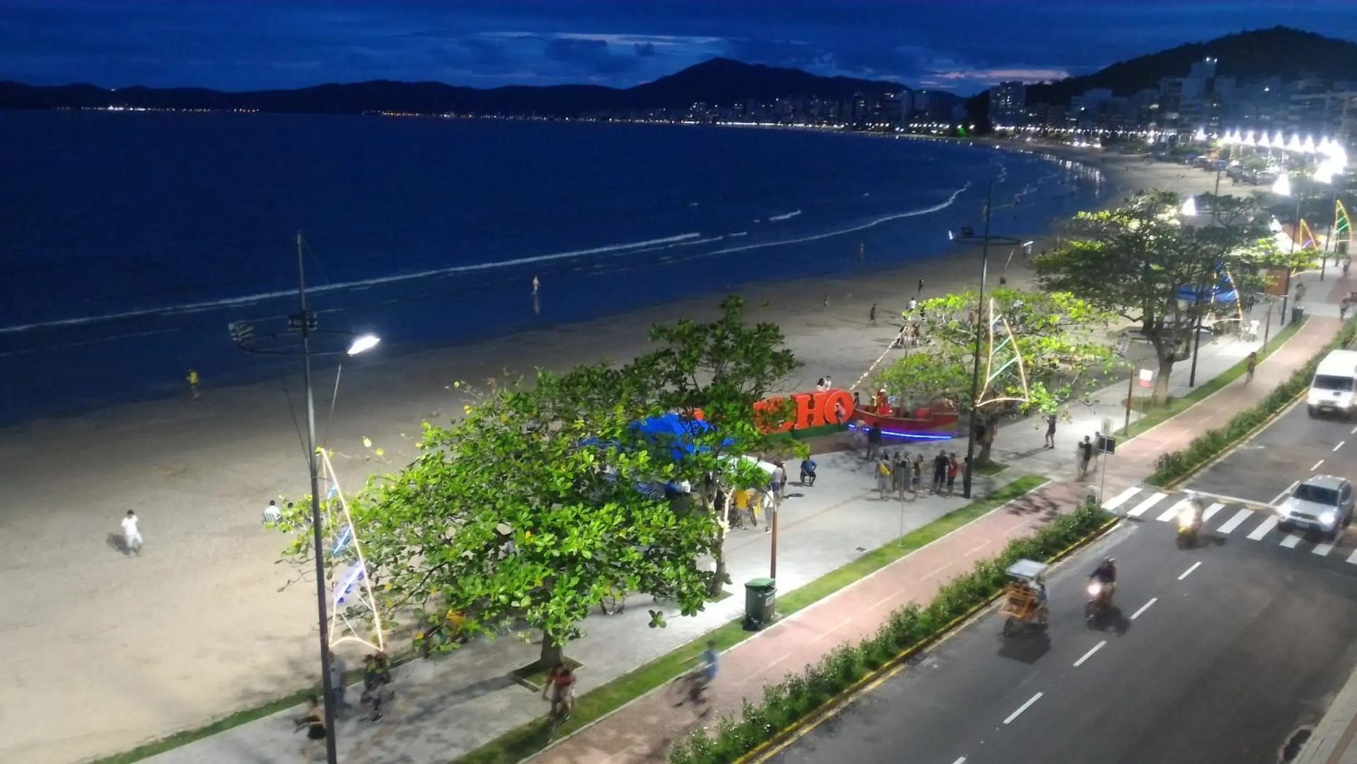 Apartamento 3 quartos e 3 sacadas de frente para o mar com visão panorâmica de toda praia de Itapema
