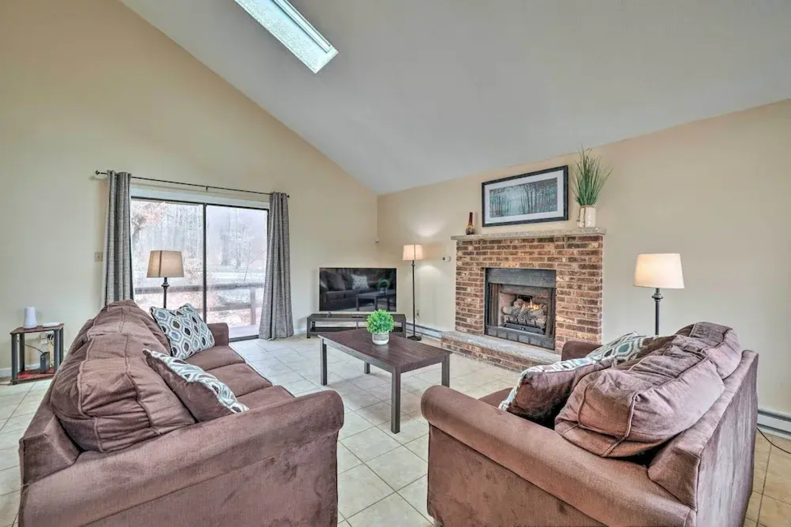 < 2 Mi to Dresser Lake: Home w/ Pool Access!