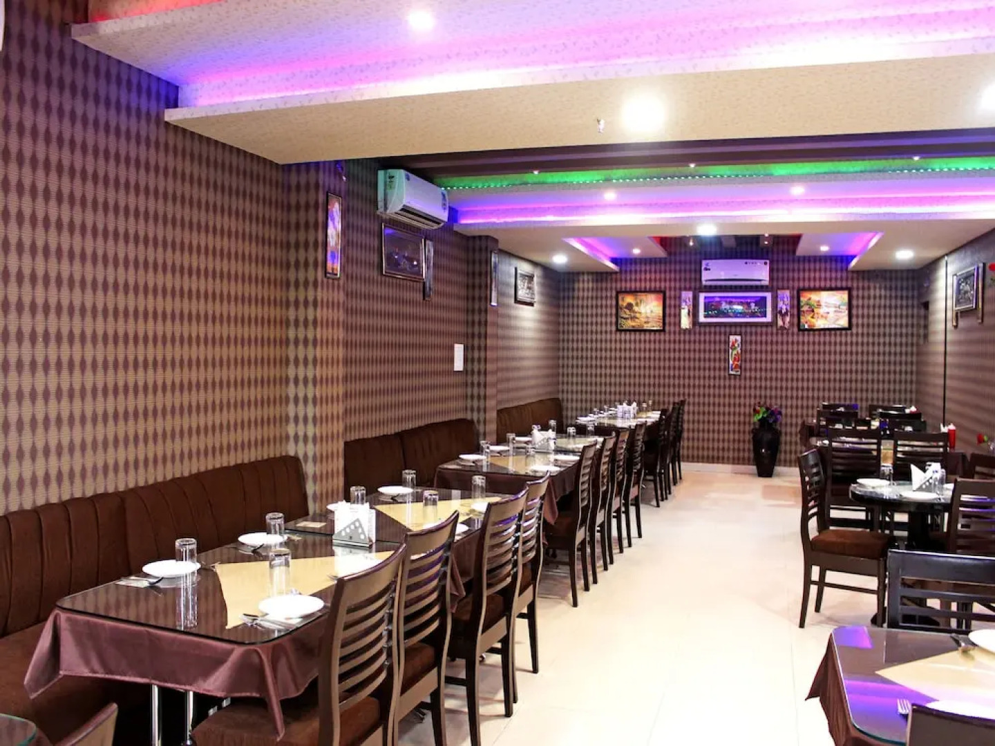 OYO 4471 Hotel Rajmahal