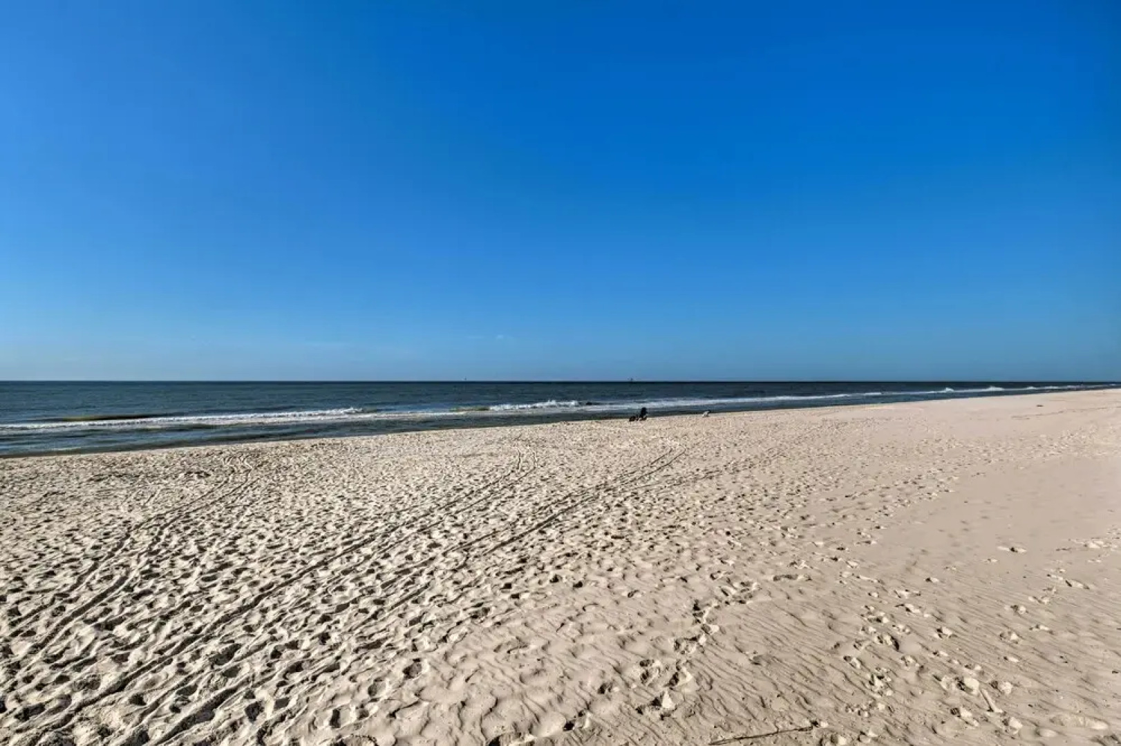 Resort Perks: Gulf Shores Beach-inspired Condo!