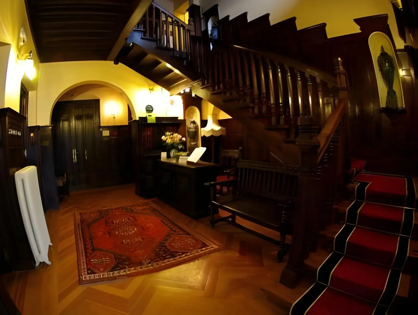 Palacio Arias and Hotel y Apartamentos Arias