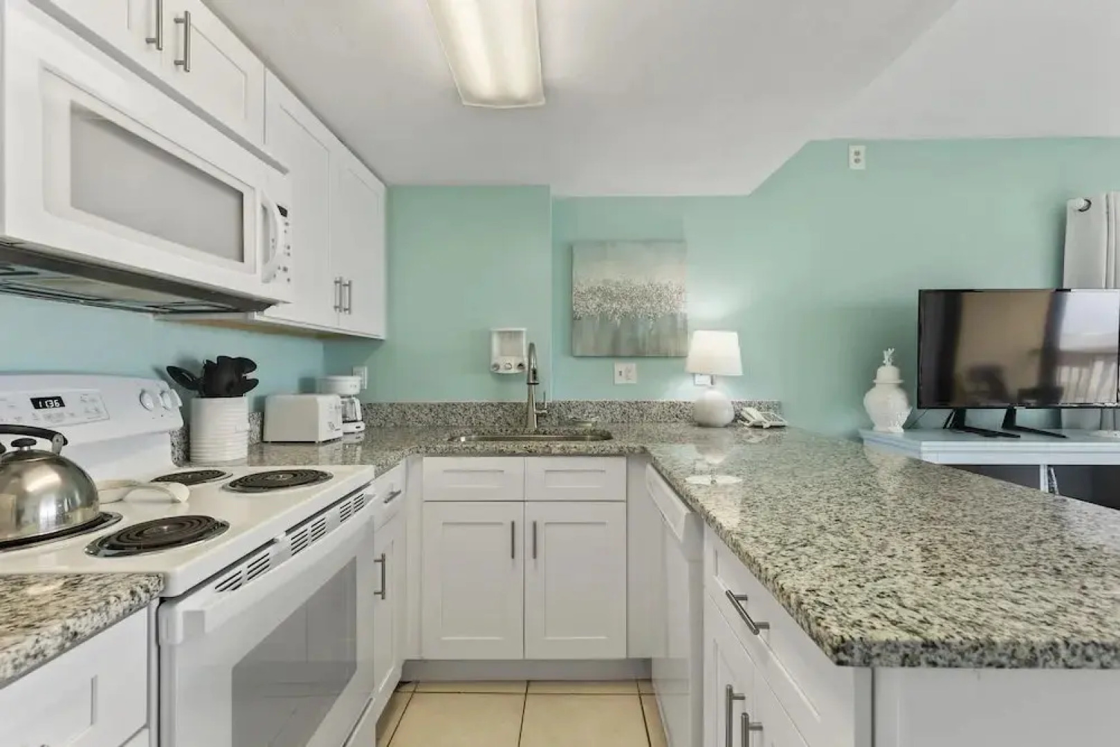 Tropical Suites At Sunglow Resort