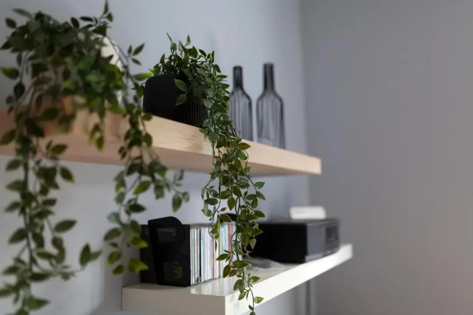 Spacious flat with courtyard and private parking!