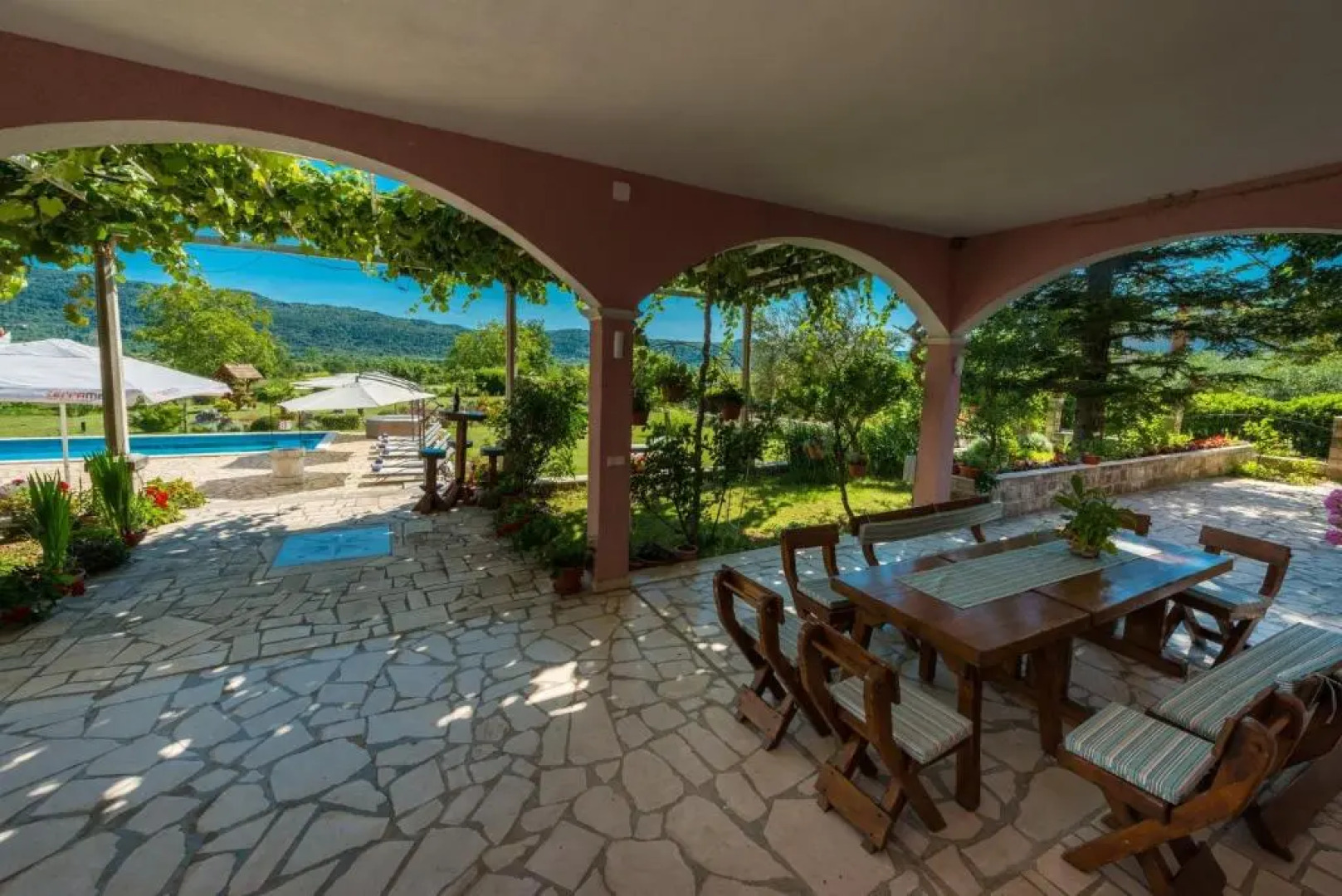 Villa Thousand Roses