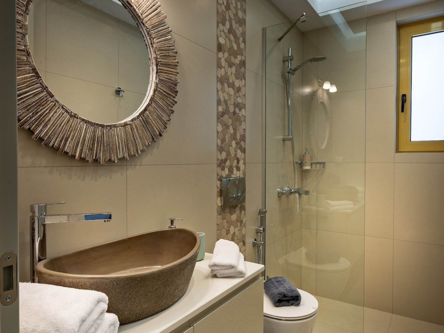 Modern Villa w Private Pool in Plakias, Jacuzzi, Children Area, Ping Pong Table, Walk to Restaurant