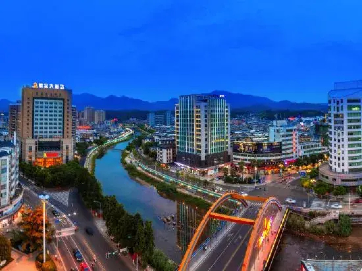 Longyan Wuping Zijin Hotel