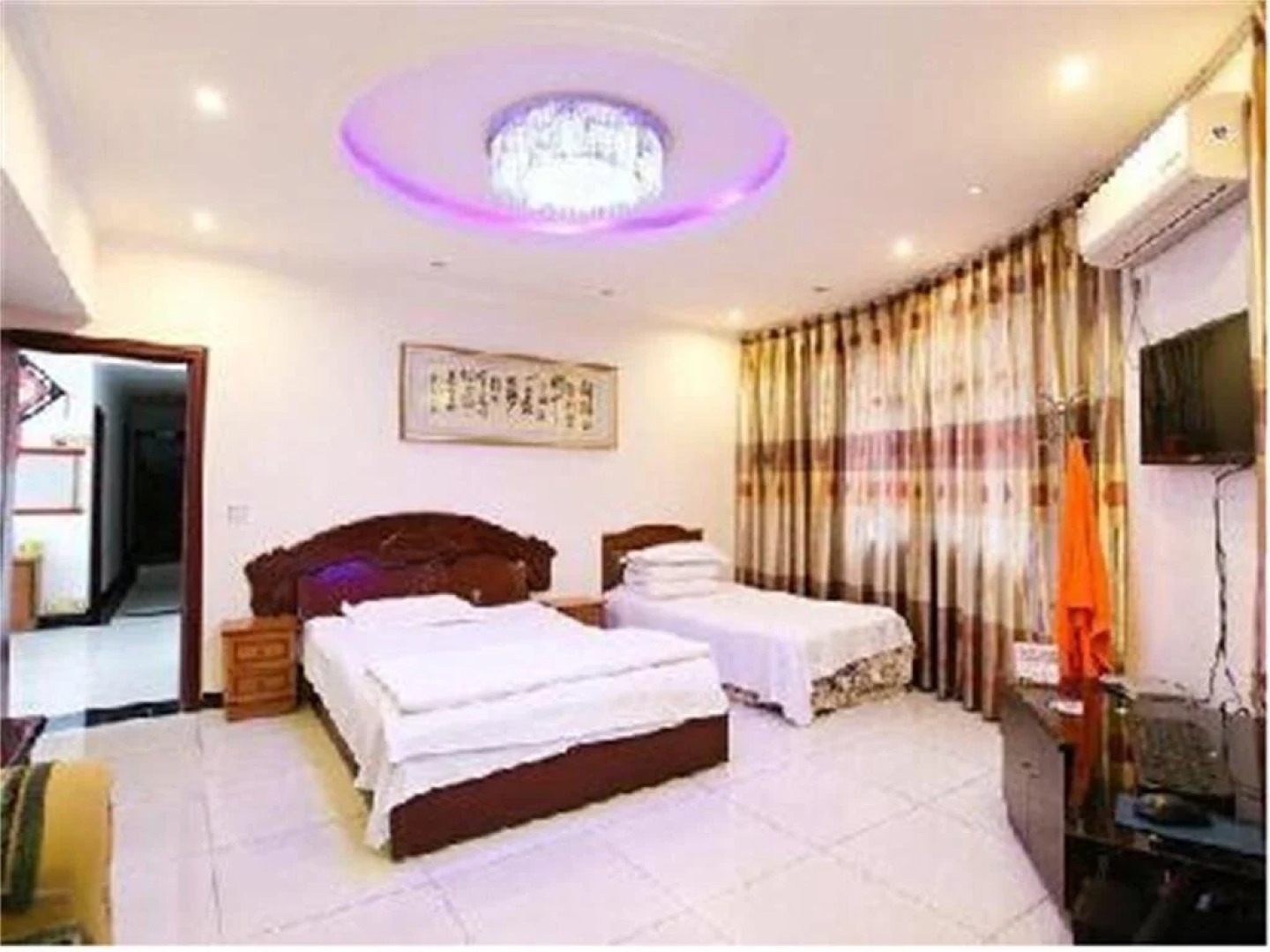 Anxian zhaozhuang Luofushan Huacheng Hotel