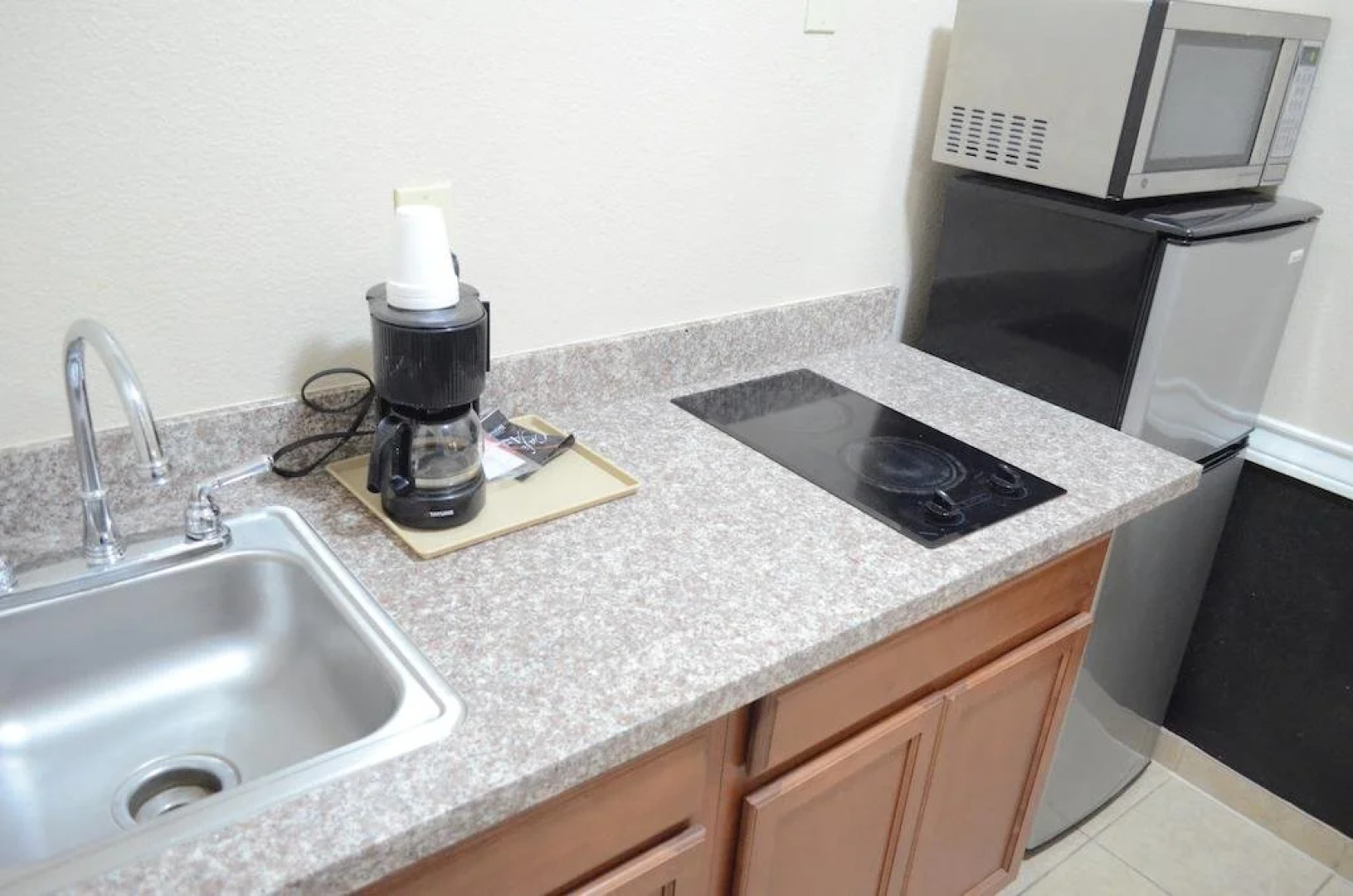 Budget Host Inn & Suites