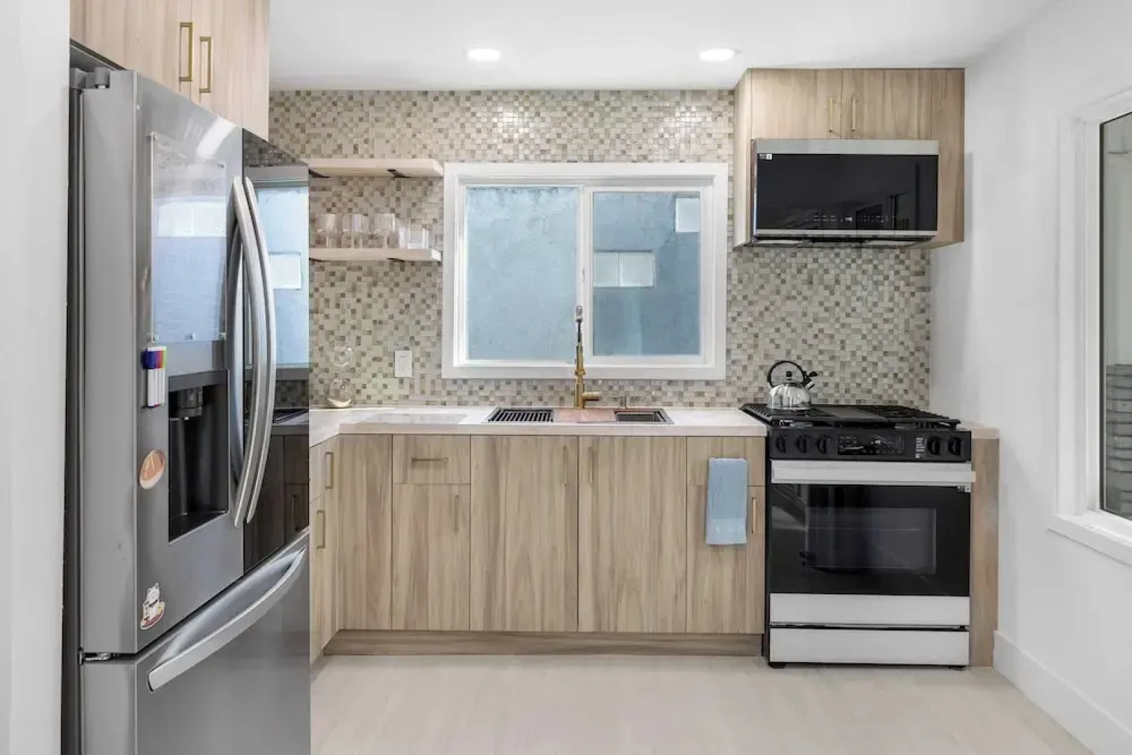 Steps to the Beach, Firepit & Patio Long-term Newport Beach Stay Coastal Cove