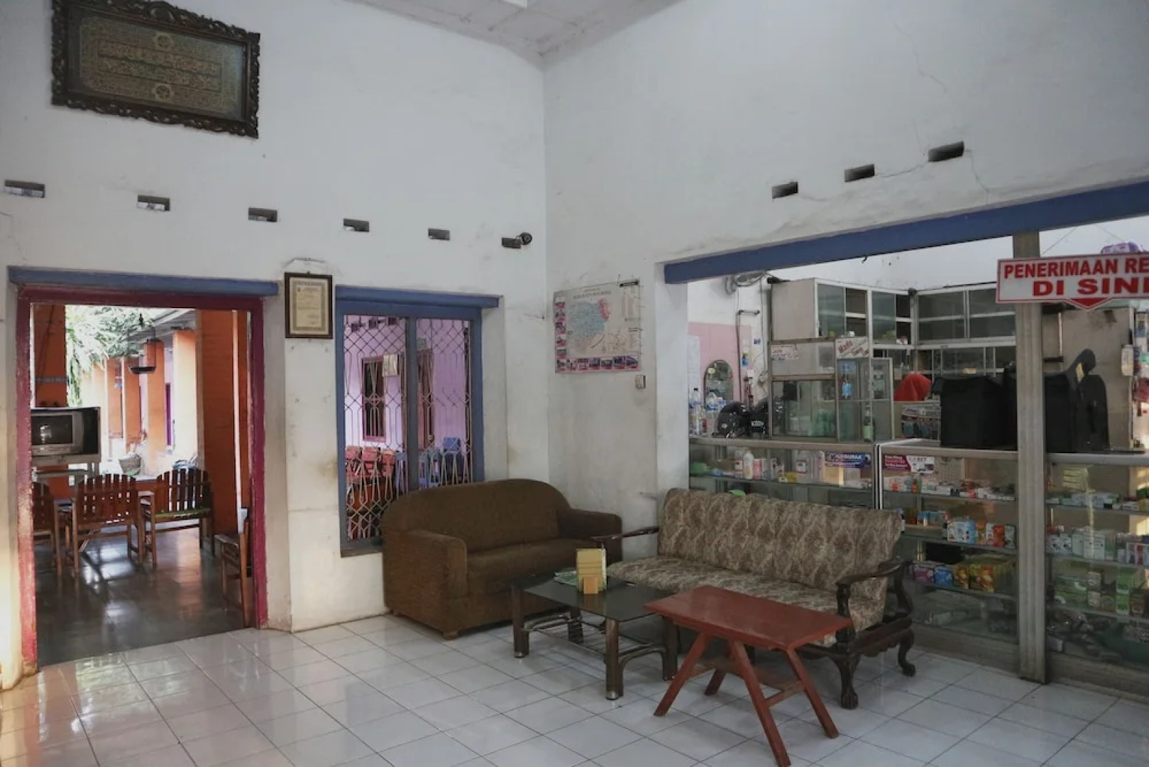 OYO Life 1972 Aman Family Inn Syariah