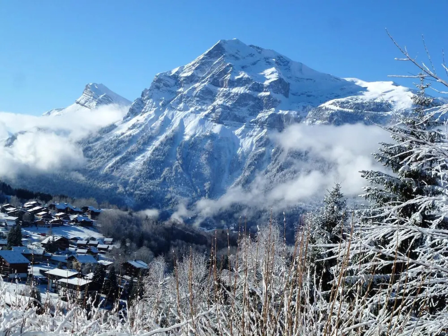 Chalet With 3 Bedrooms in Arâches-la-frasse, With Wonderful Mountain View, Furnished Terrace and Wifi - 600 m From the Slopes