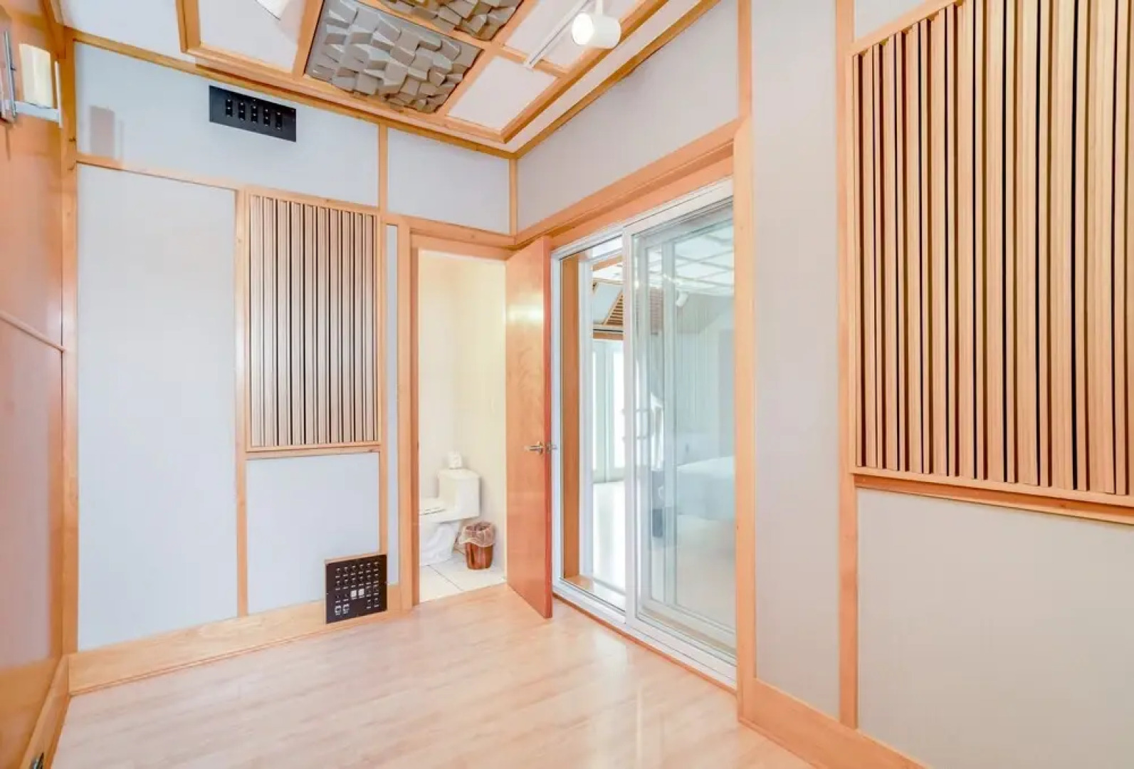 Ultimate 6 Bedroom 5 Bathroom On Bay Hill