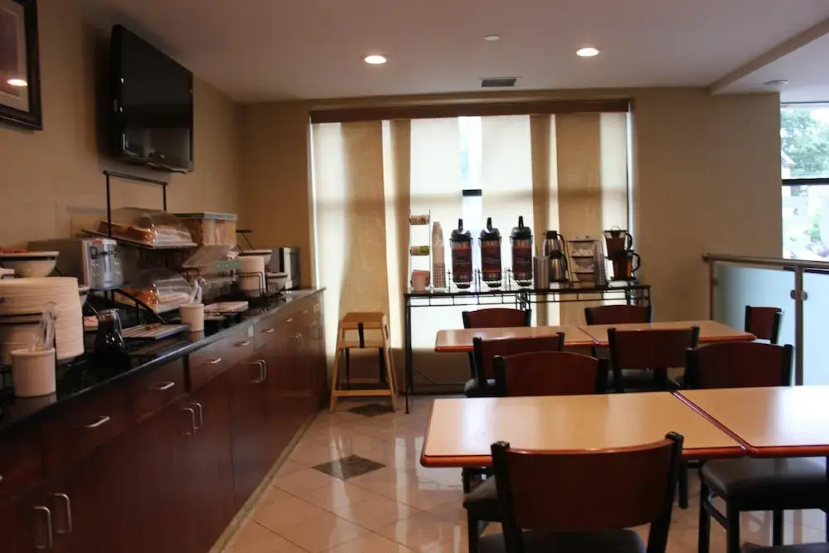 Bellerose Inn
