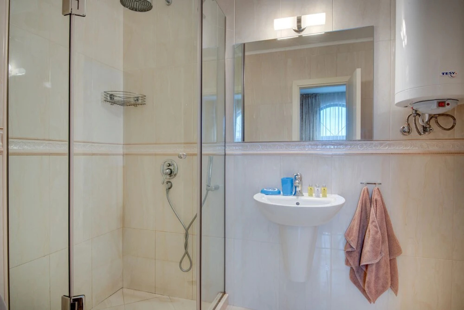 Esteban Apartcomplex