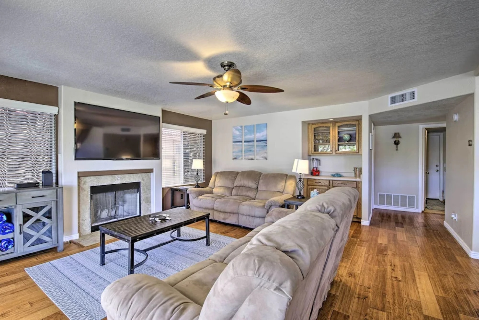 Boat Dock & Pool: Lakefront Glendale Getaway!