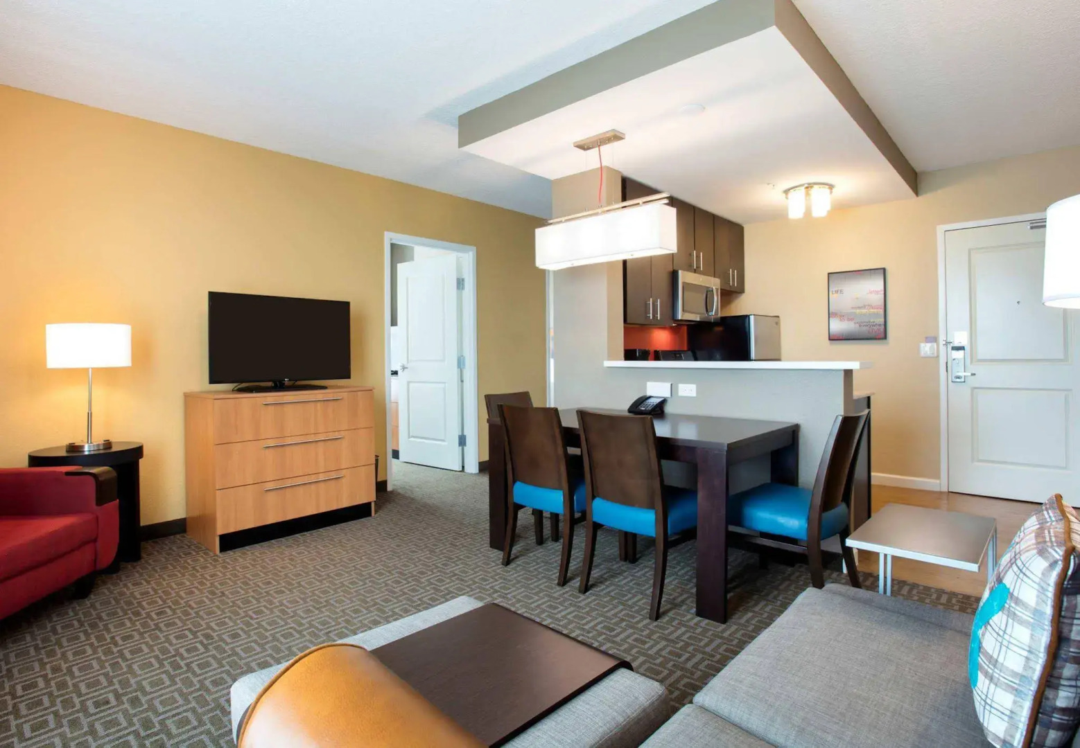 TownePlace Suites Orlando at FLAMINGO CROSSINGS® Town Center/Western Entrance