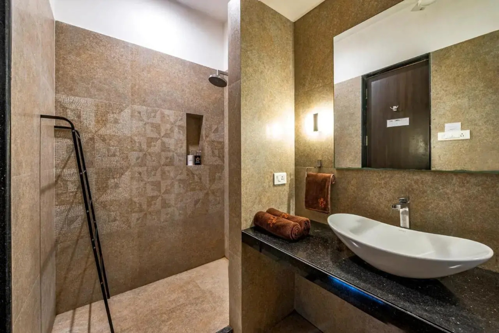 Saffron Stays Gardenia