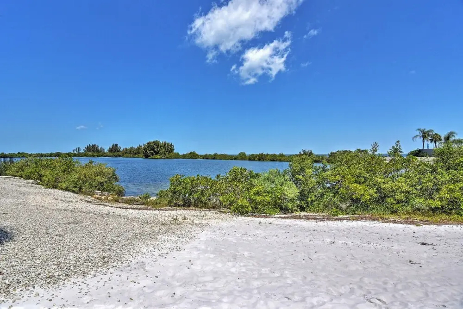 Private Beach Access: Hudson Resort Condo!