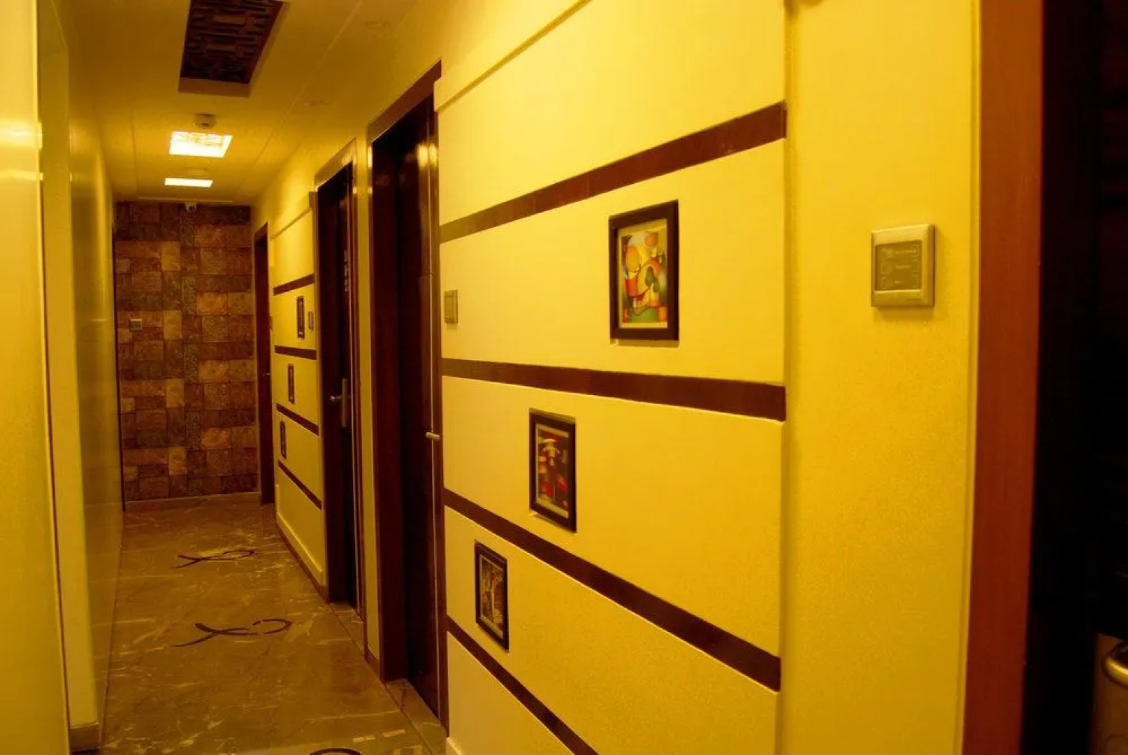 Stay Vista Rooms near Marine Drive