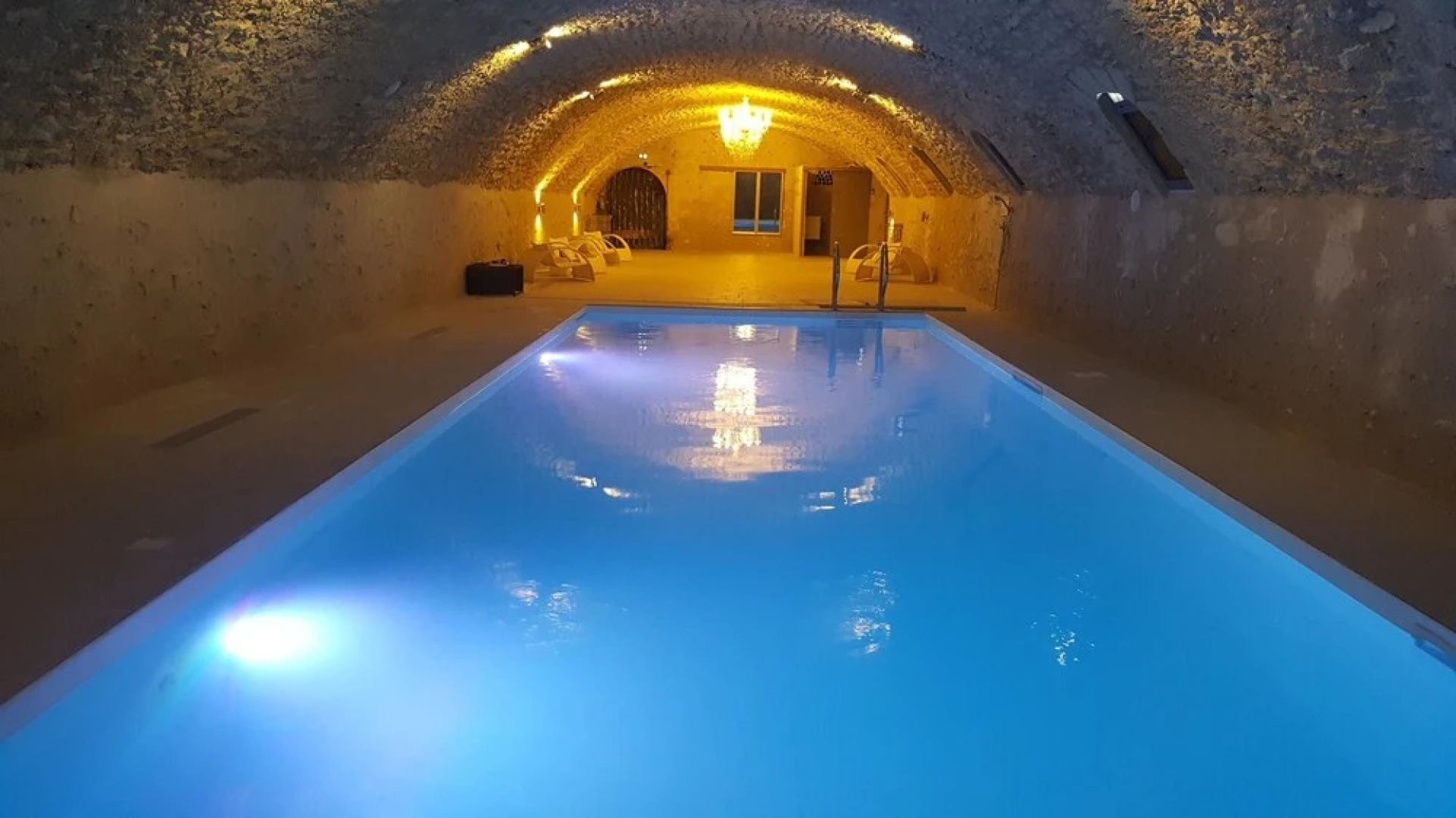 Apartment With 2 Bedrooms in Vernou-sur-brenne, With Pool Access, Encl