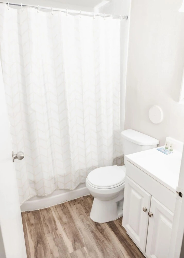 Comfortable 1BR APT With a 24-hour Fitness Center