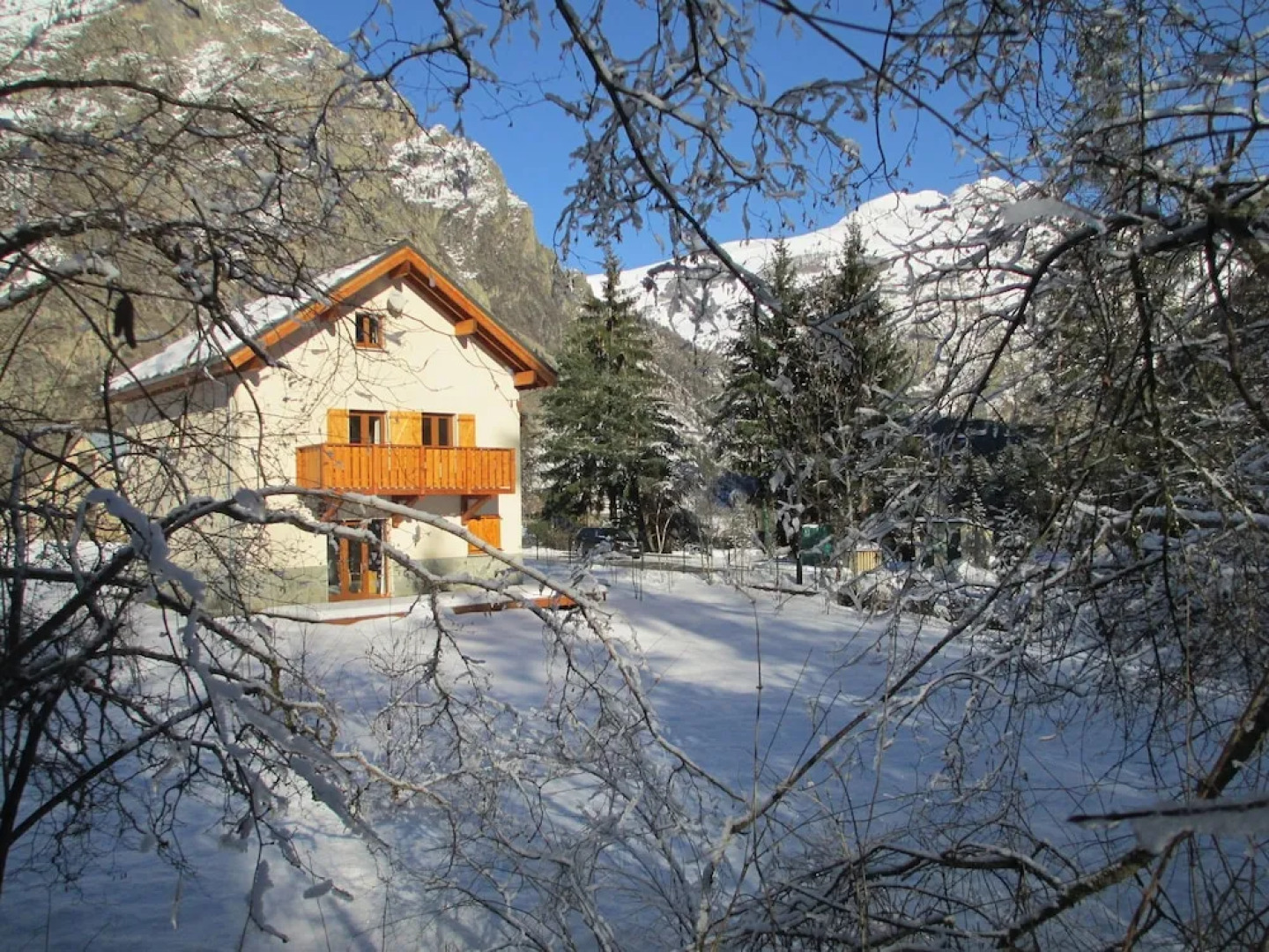 Modern Chalet with Swimming Pool and Sauna in Venosc