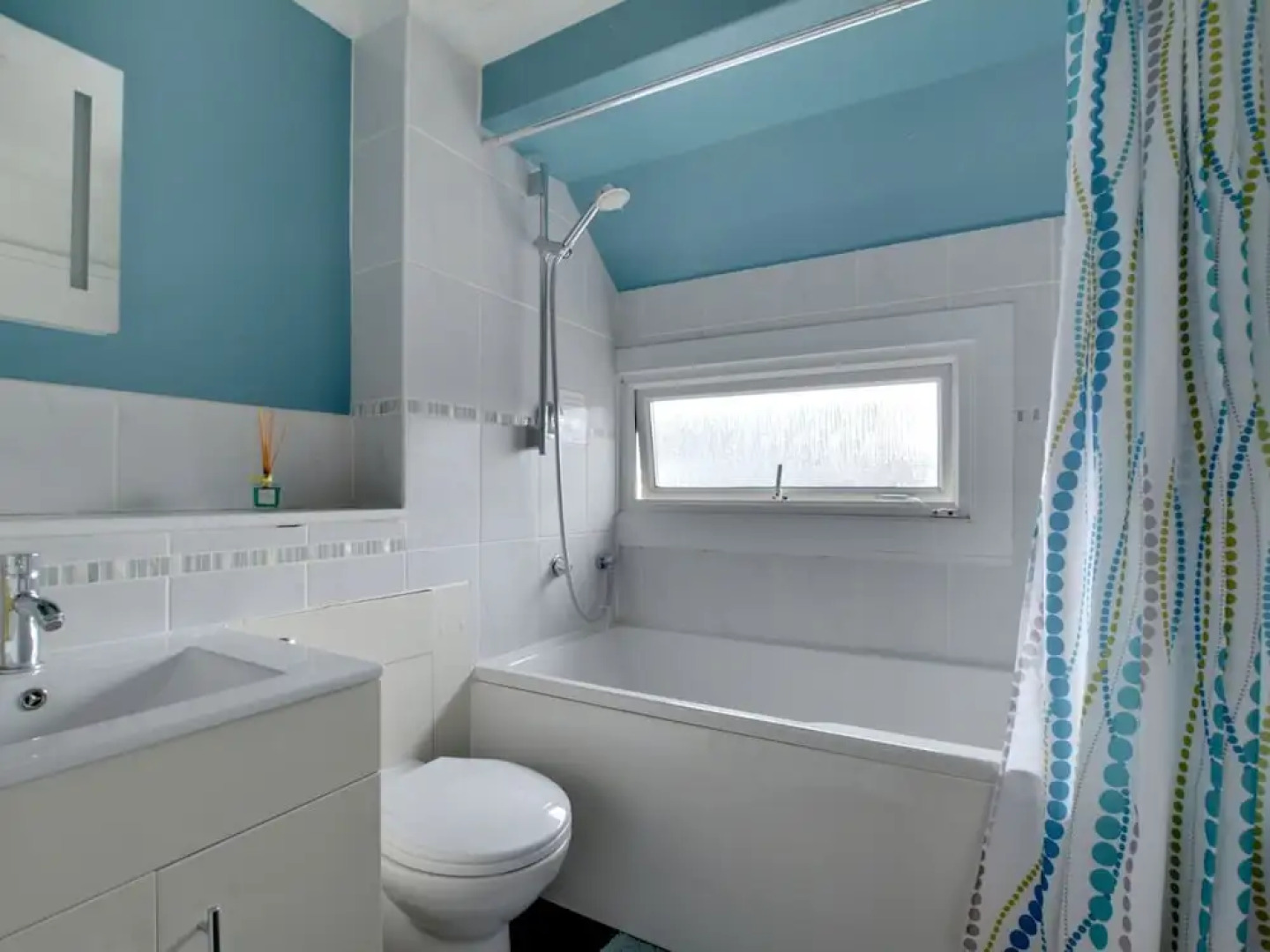 Spacious Apartment in the Port City of Sandwich With the Medieval Cinque Port