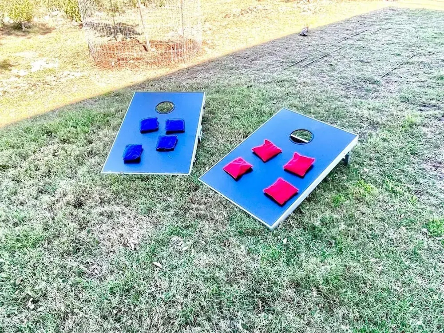 5 2 two Kings hot tub Firepit 16min to Wine Trail Nearby Pickleball Courts Pool