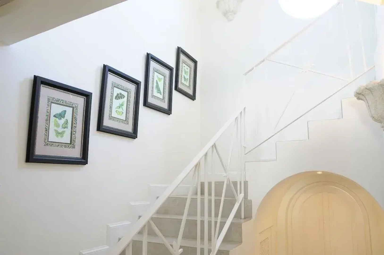 "this Beautifully Decorated 3 Bedroom 3 Bathroom Duplex Villa"