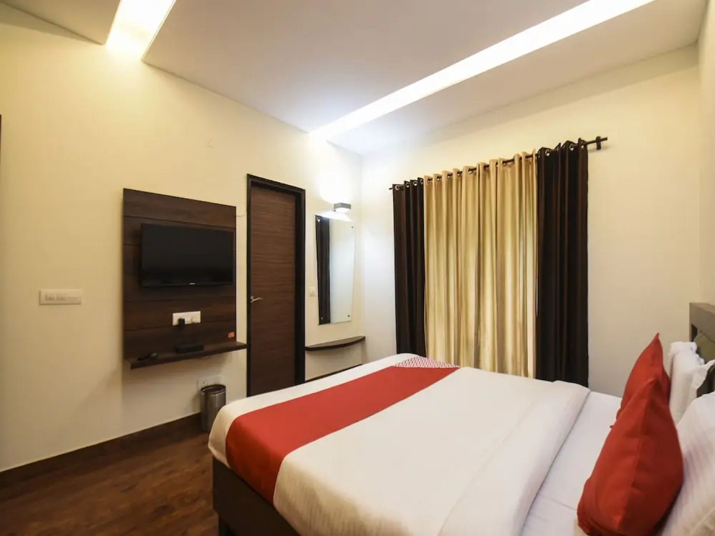 OYO 15946 Hotel Barog Villa