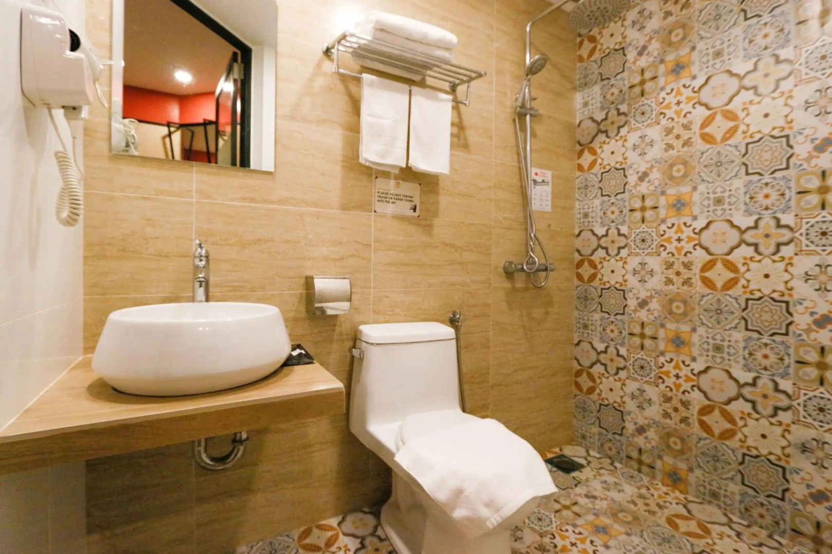 Golden Roof Hotel Seri Iskandar